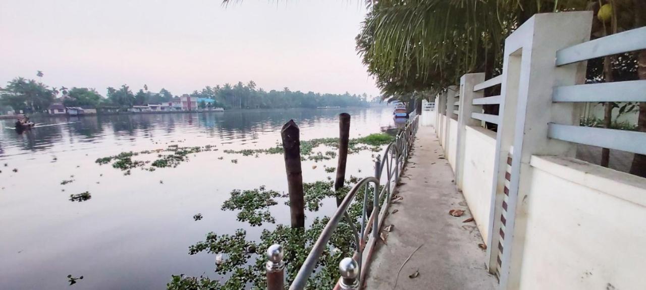 Captains Cabin Backwater Resort Alappuzha Zewnętrze zdjęcie