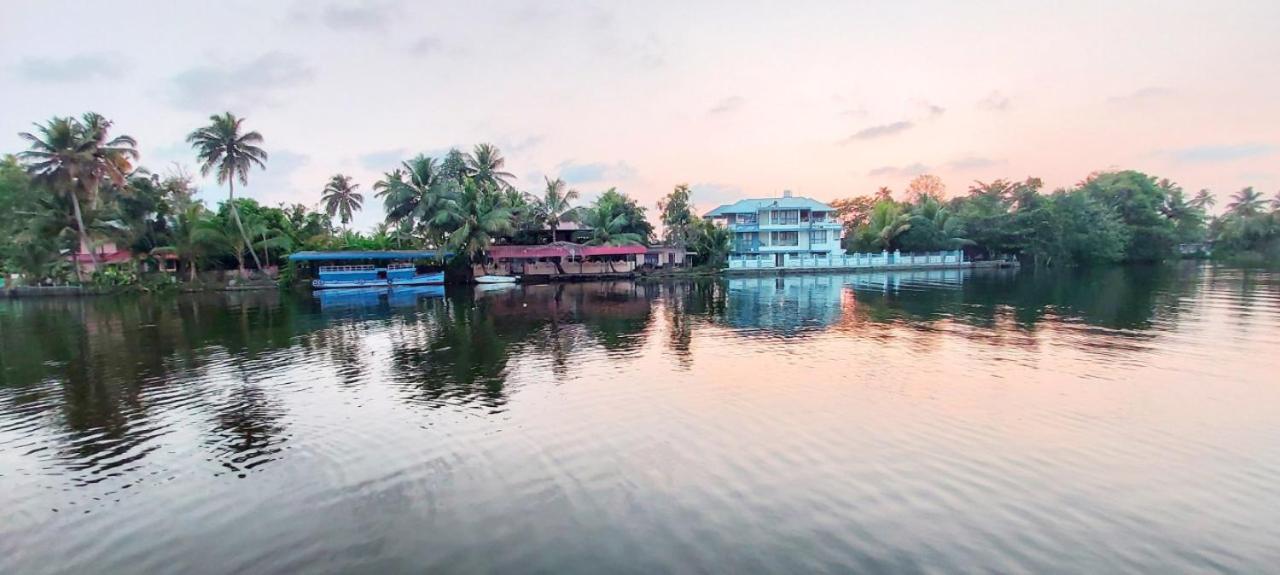 Captains Cabin Backwater Resort Alappuzha Zewnętrze zdjęcie